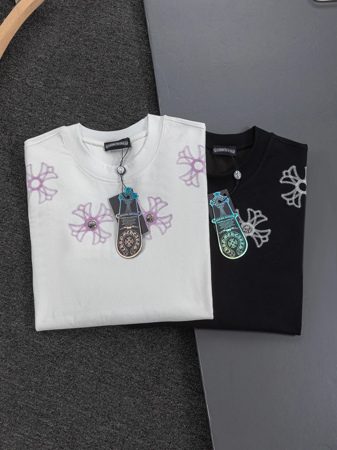 Chrome Hearts CH 26SS 💥 Classic 🪡 logo ✝️🪡 T ，Hot Sale ， ， Same Style， ！ ， Classic ， ， + ， ， ， ， ， ， ， ， ➕ ， ， Silver ， Classic ， ， ！ ， 、 ， ， 。 ！！ ， ， ， ， ！！ 100% ， Breathable， ， ， ， ， ， ， OS ， ， ， icon！ Premium ， ， ， ！ ：Black White Size：S-XL ： S： 50- 56- 70 M： 52- 57- 72 L： 54- 59- 74 XL： 56- 62- 76